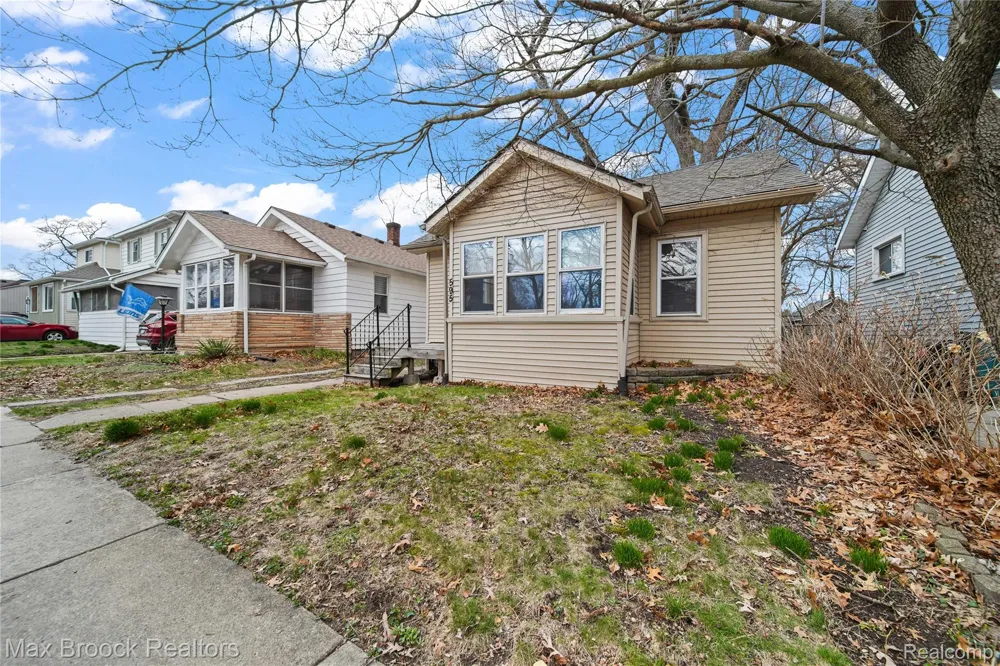 595 E Drayton Street Ferndale City, MI 48220