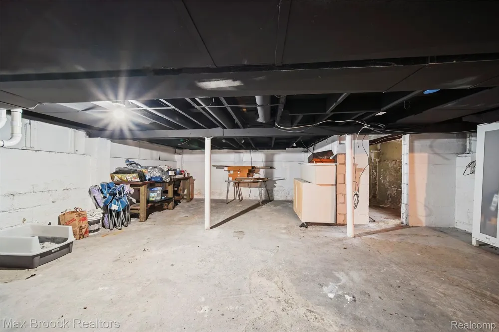595 E Drayton Street Ferndale City, MI 48220