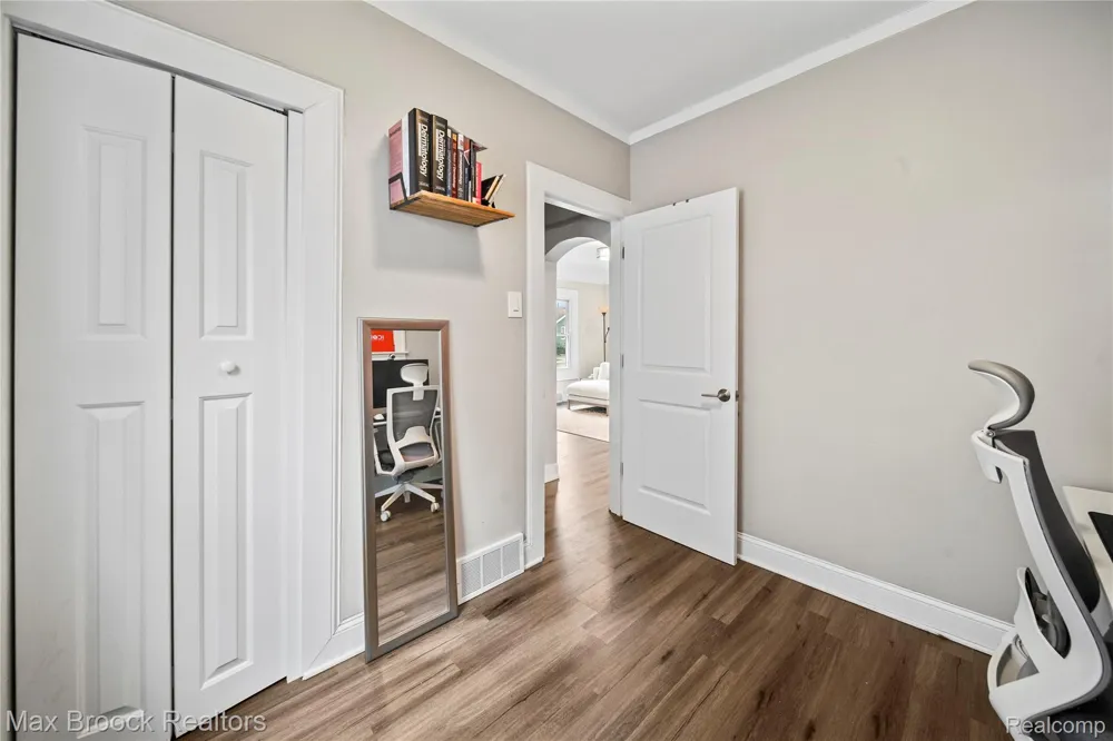 595 E Drayton Street Ferndale City, MI 48220