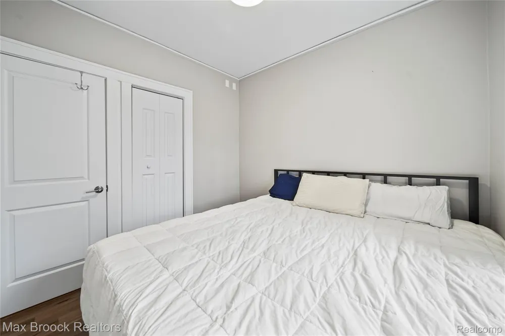 595 E Drayton Street Ferndale City, MI 48220
