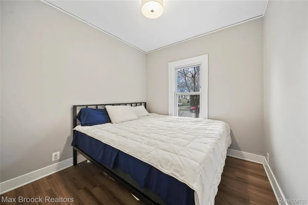 595 E Drayton Street Ferndale City, MI 48220
