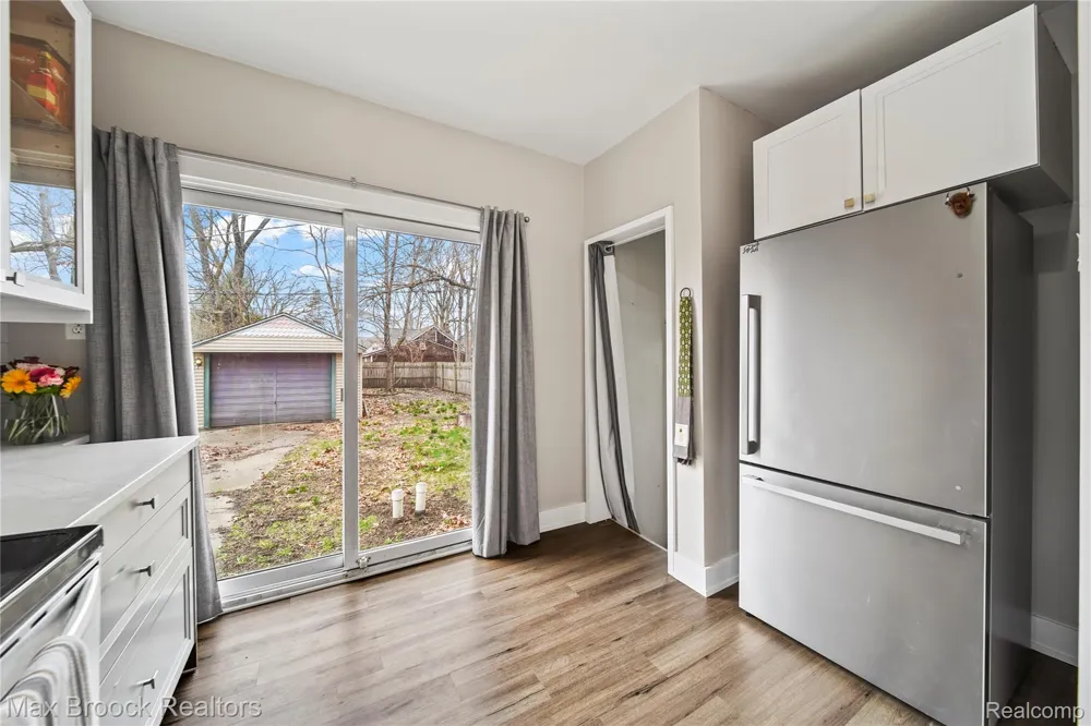 595 E Drayton Street Ferndale City, MI 48220