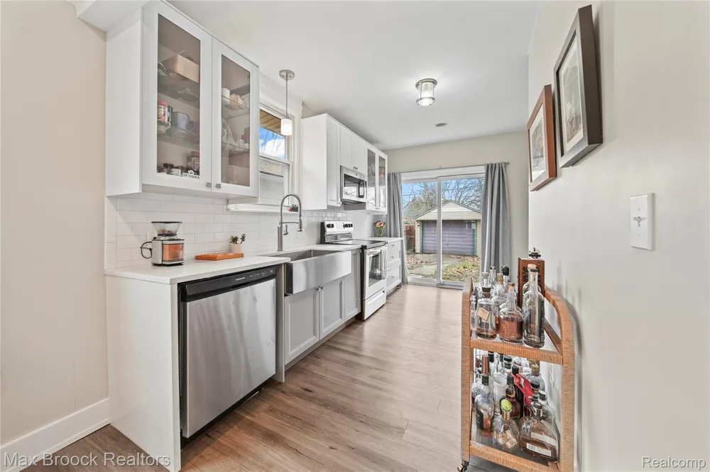 595 E Drayton Street Ferndale City, MI 48220
