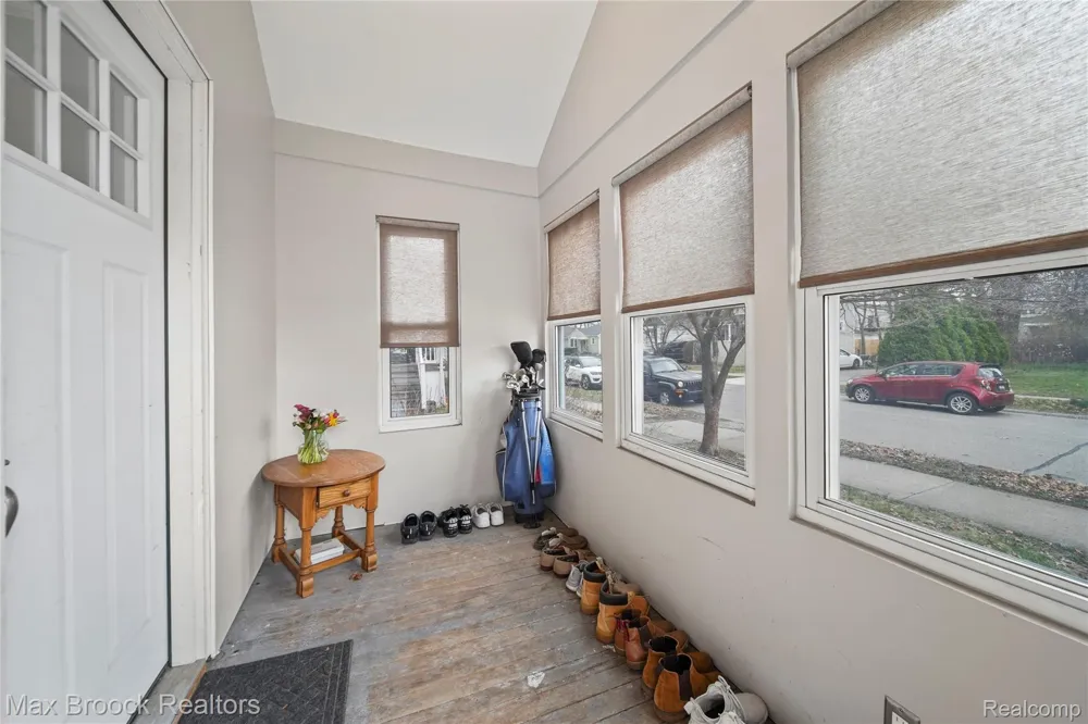 595 E Drayton Street Ferndale City, MI 48220