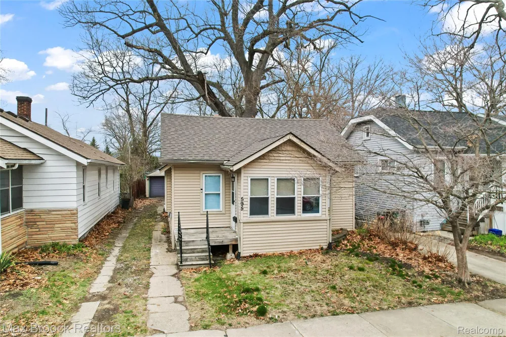 595 E Drayton Street Ferndale City, MI 48220
