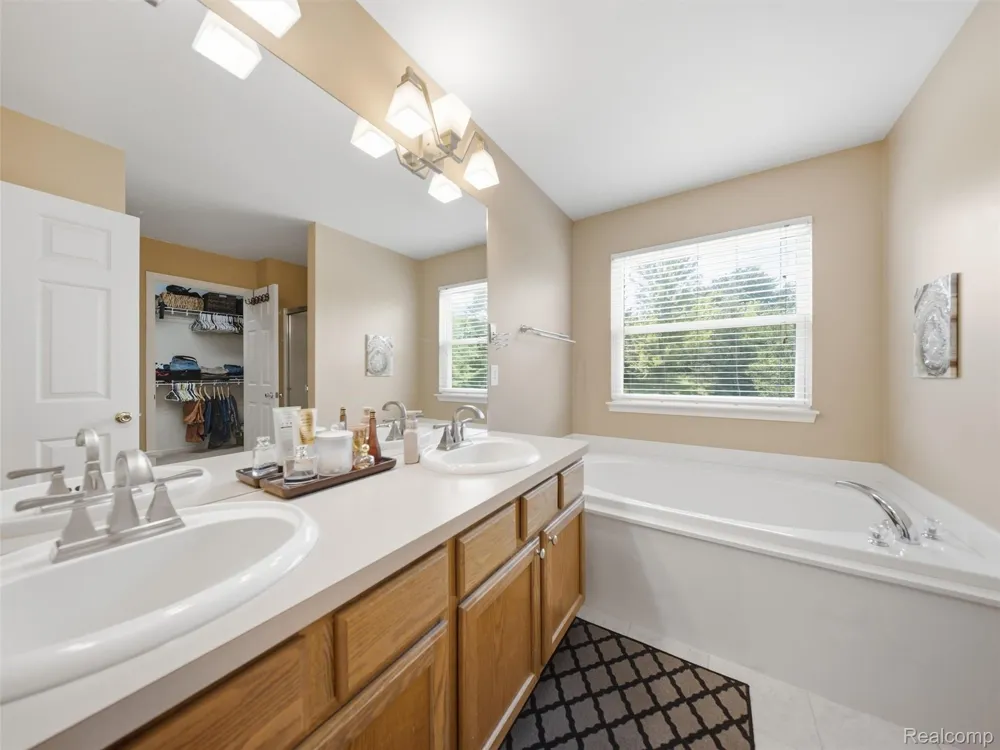 957 River Rock Drive Holly Township, MI 48442