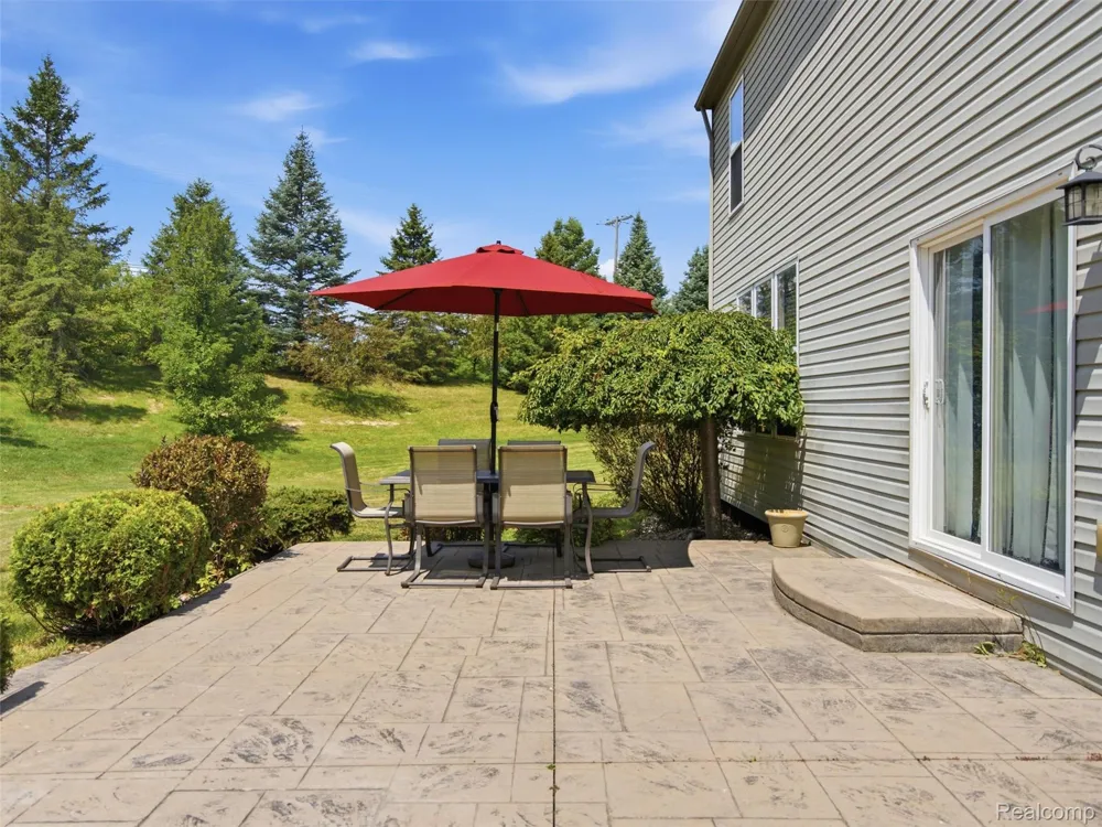 957 River Rock Drive Holly Township, MI 48442