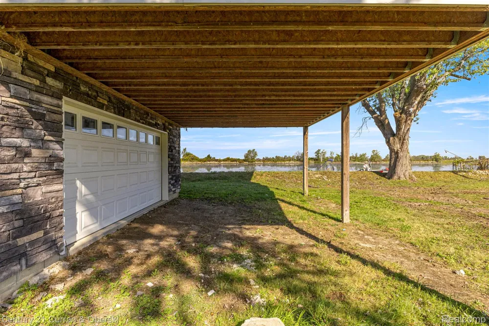 6809 Lakeshore Drive Estral Beach Village, MI 48166