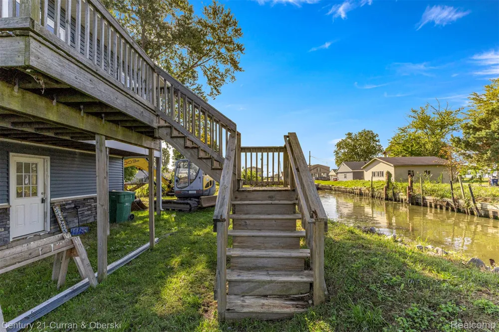 6809 Lakeshore Drive Estral Beach Village, MI 48166