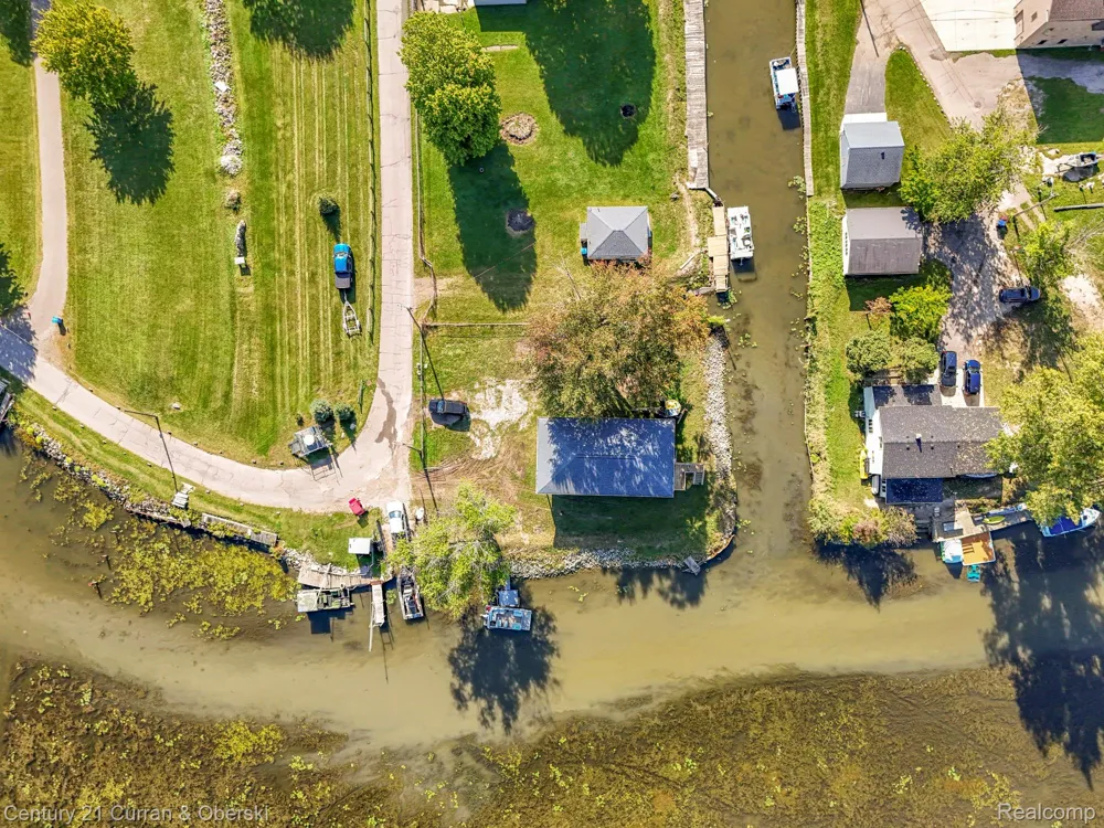 6809 Lakeshore Drive Estral Beach Village, MI 48166