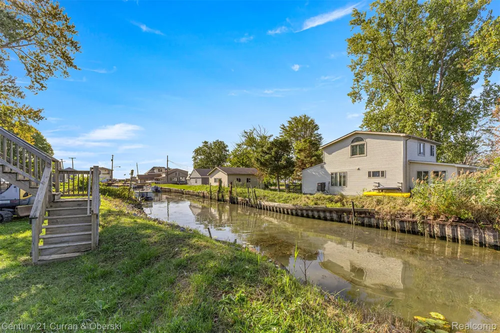 6809 Lakeshore Drive Estral Beach Village, MI 48166