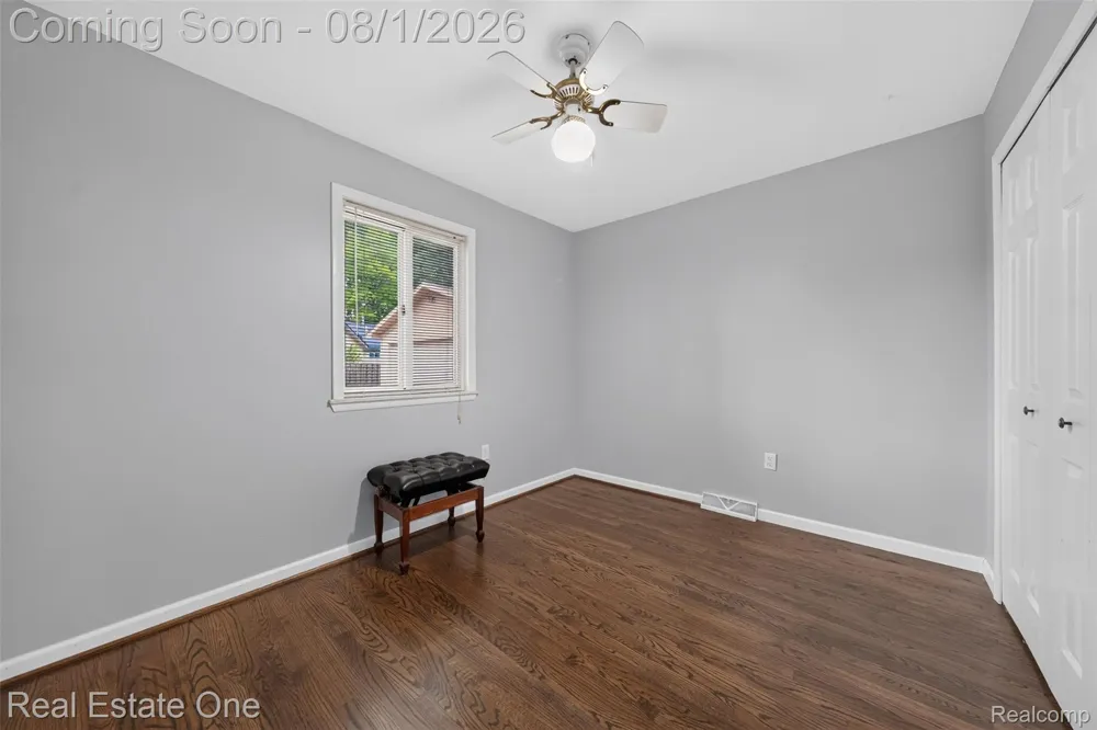 26212 Park Court Madison Heights City, MI 48071