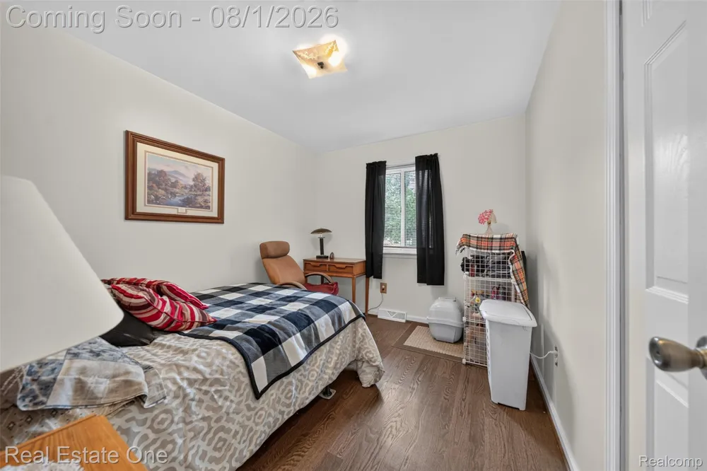 26212 Park Court Madison Heights City, MI 48071