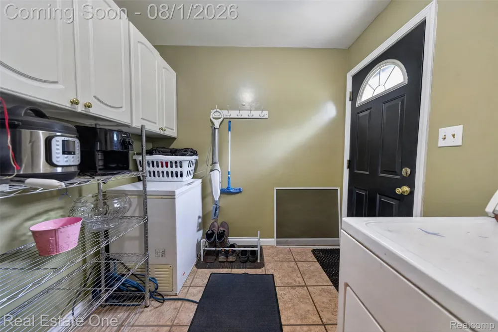26212 Park Court Madison Heights City, MI 48071