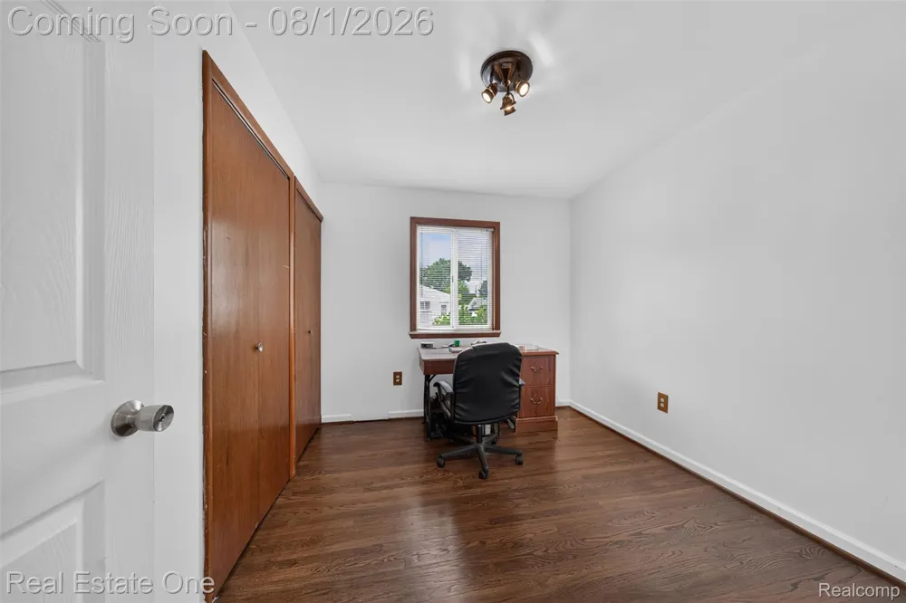 26212 Park Court Madison Heights City, MI 48071