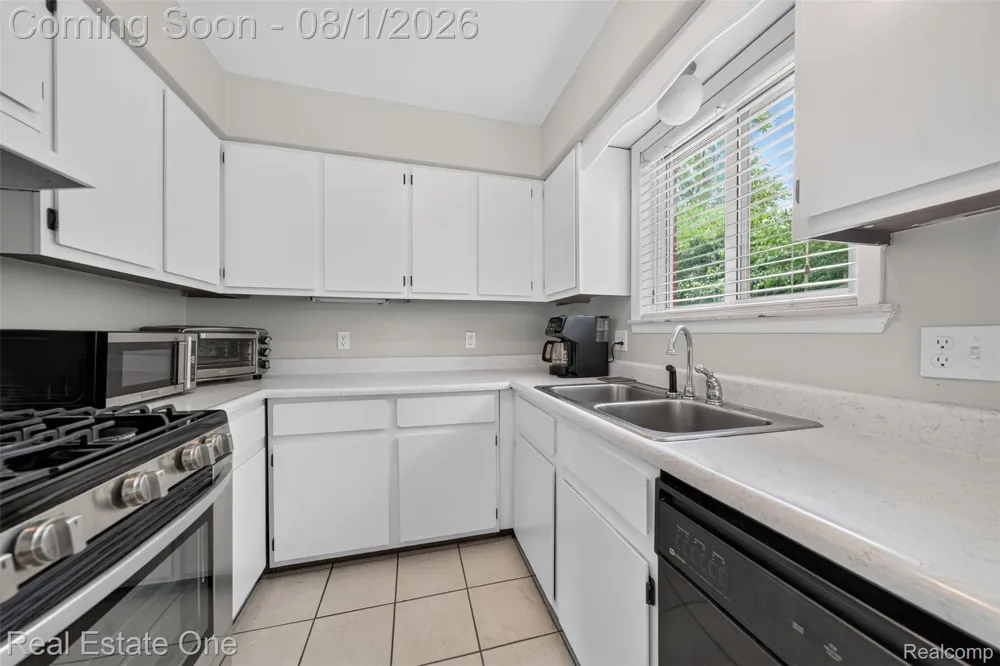 26212 Park Court Madison Heights City, MI 48071