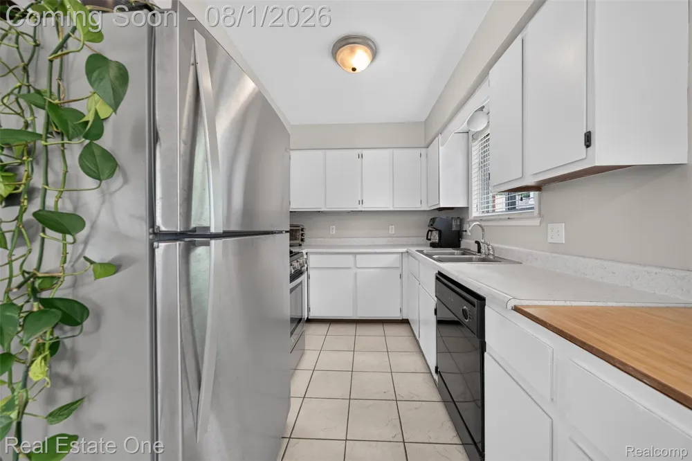 26212 Park Court Madison Heights City, MI 48071