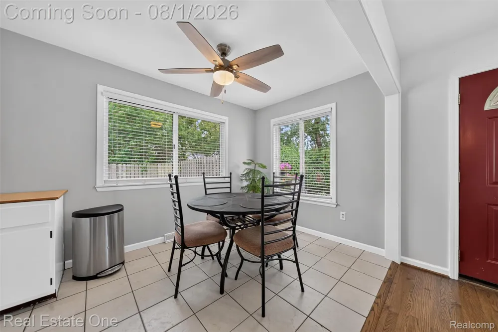 26212 Park Court Madison Heights City, MI 48071
