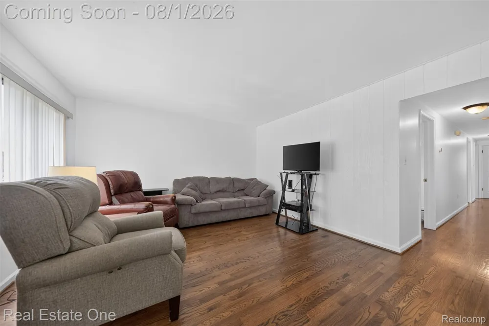 26212 Park Court Madison Heights City, MI 48071