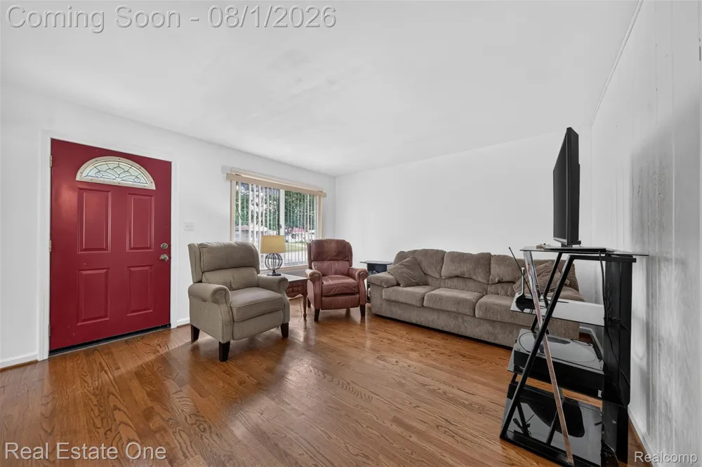 26212 Park Court Madison Heights City, MI 48071