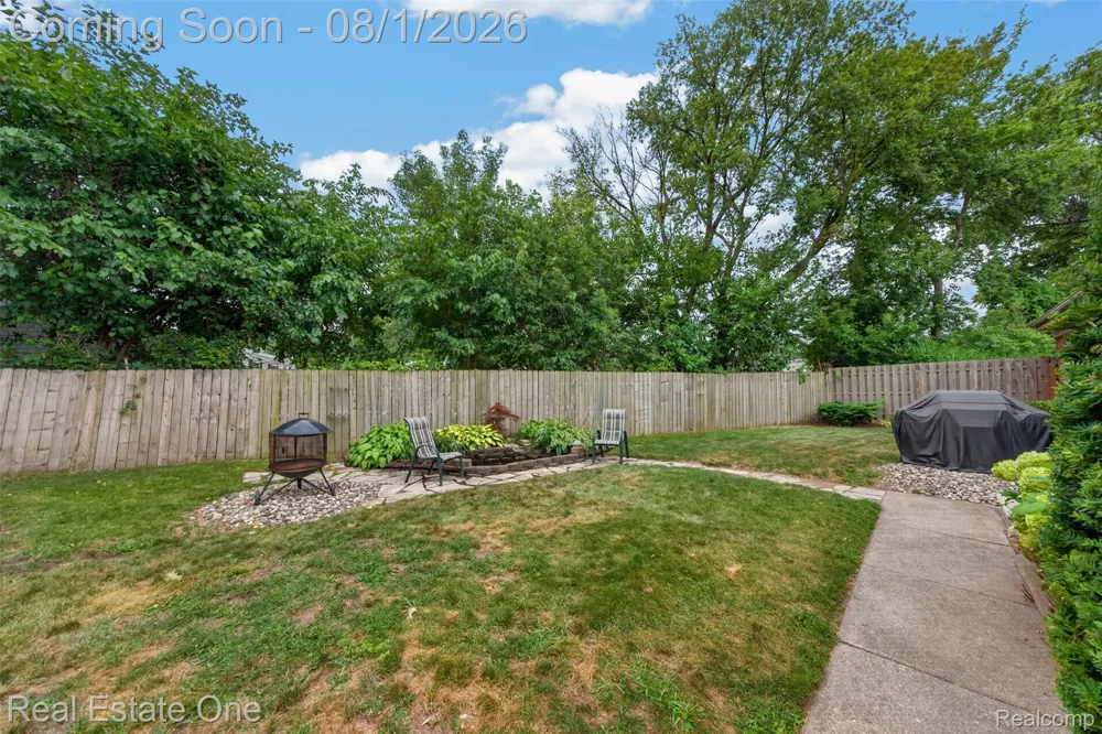 26212 Park Court Madison Heights City, MI 48071