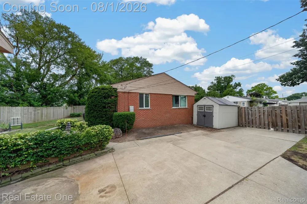 26212 Park Court Madison Heights City, MI 48071