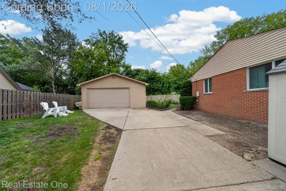 26212 Park Court Madison Heights City, MI 48071