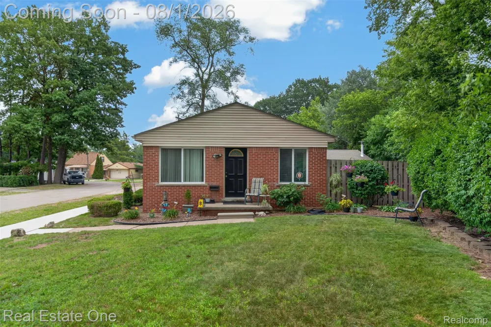 26212 Park Court Madison Heights City, MI 48071