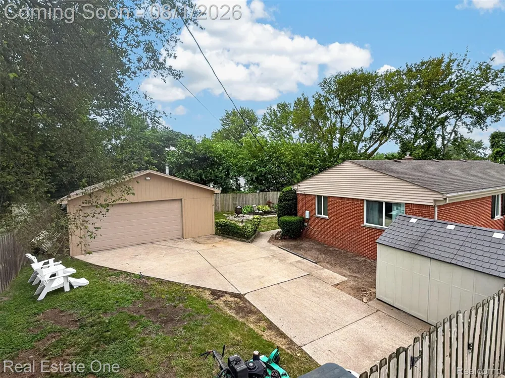26212 Park Court Madison Heights City, MI 48071