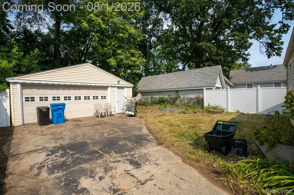 27361 Osmun Street Madison Heights City, MI 48071