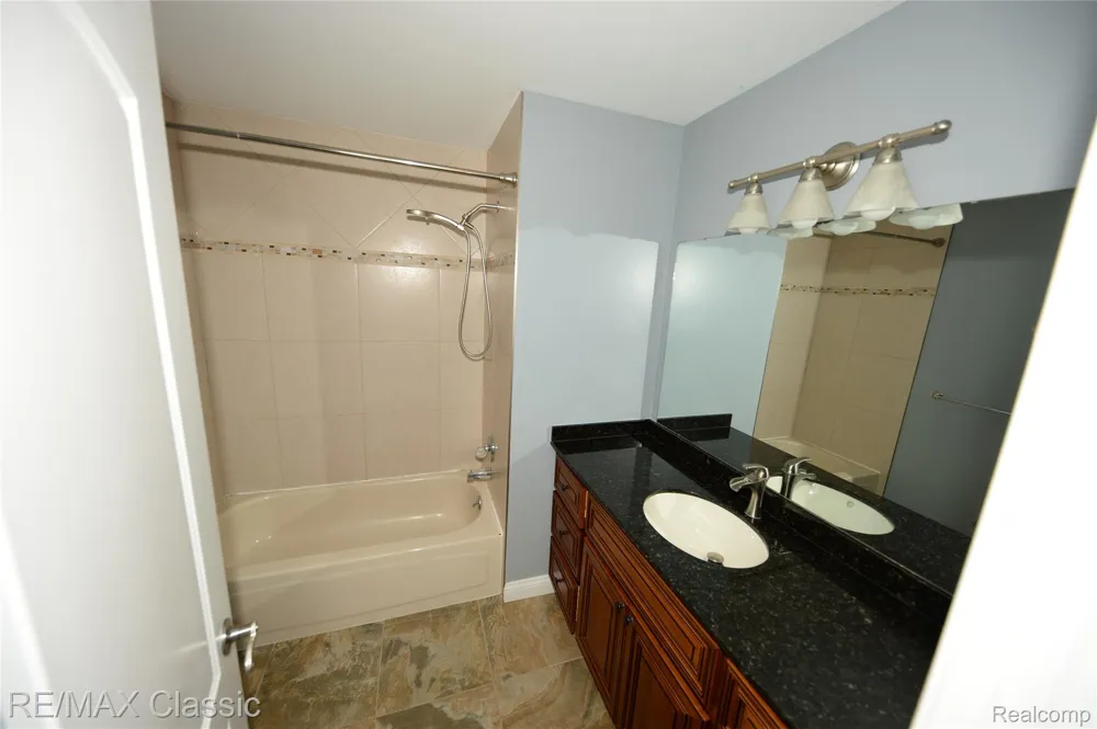 15450 Ashley Court Macomb Township, MI 48044