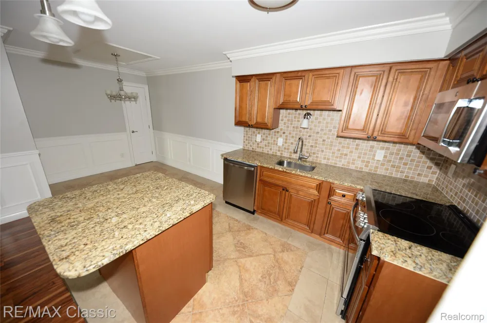 15450 Ashley Court Macomb Township, MI 48044