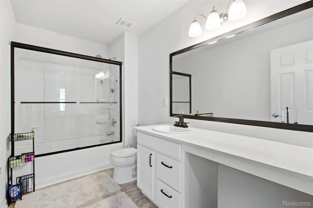 14218 Old Oak Trail Van Buren Charter Township, MI 48111