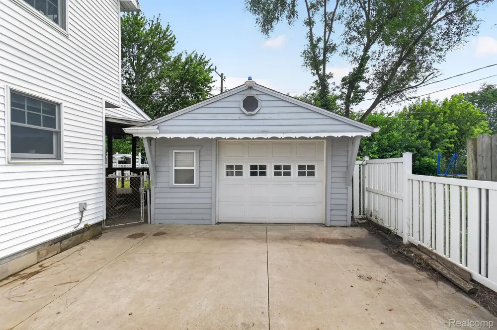 1120 Redleaf Lane Ypsilanti City, MI 48198