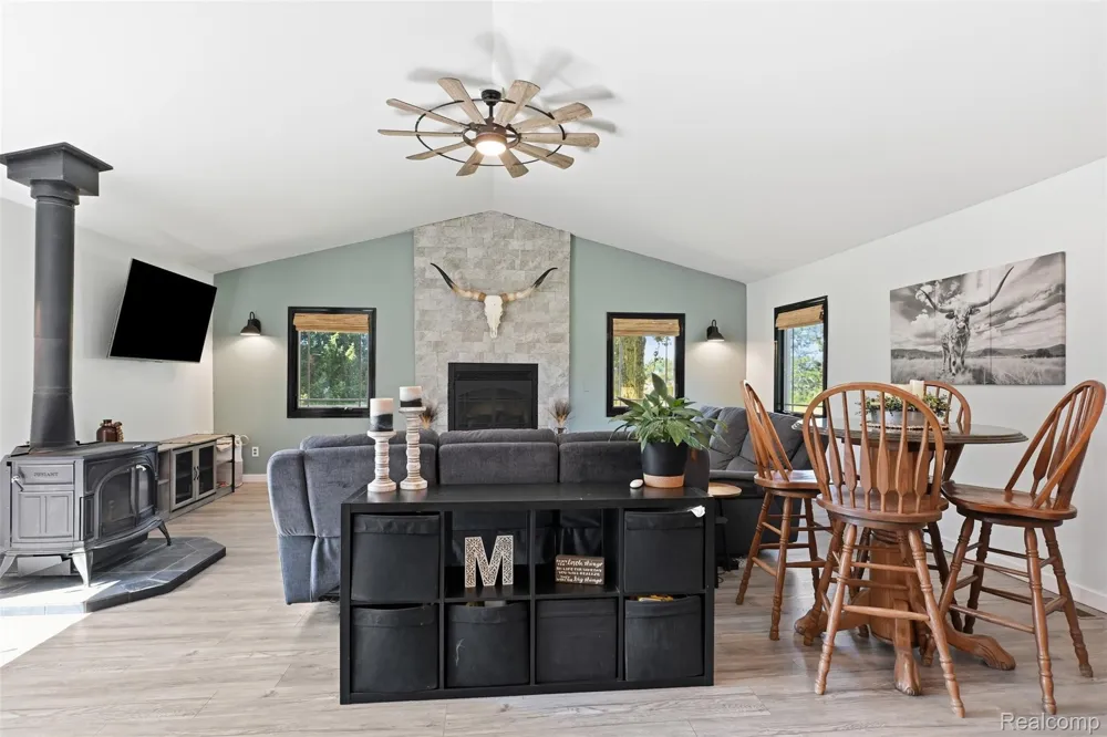 6214 Lazy K Lane Putnam Township, MI 48169