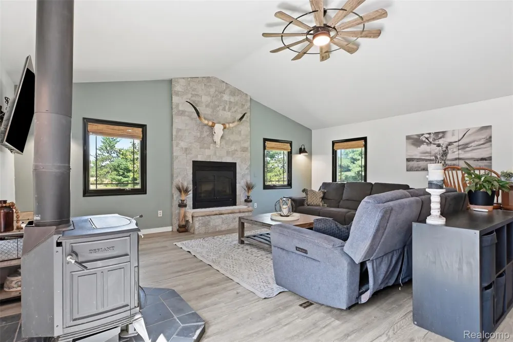 6214 Lazy K Lane Putnam Township, MI 48169