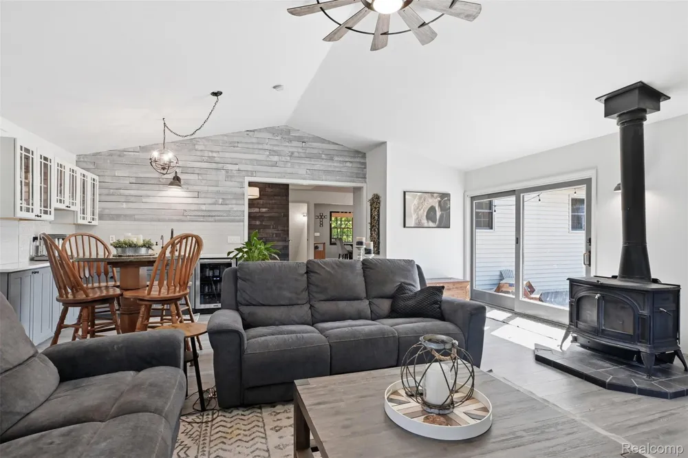6214 Lazy K Lane Putnam Township, MI 48169
