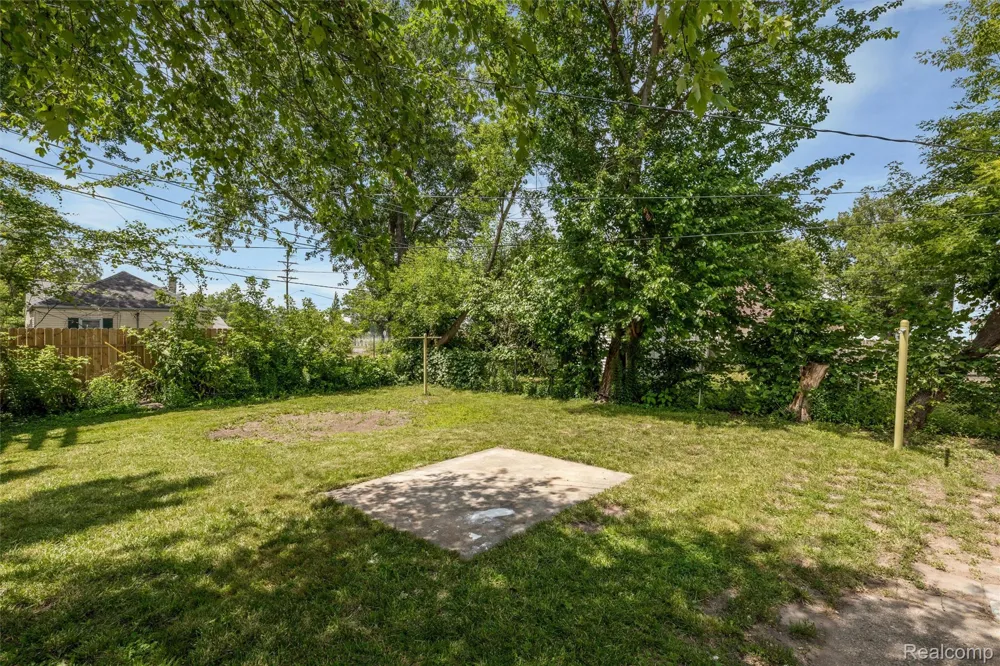 2147 E Almont Street Ferndale City, MI 48220
