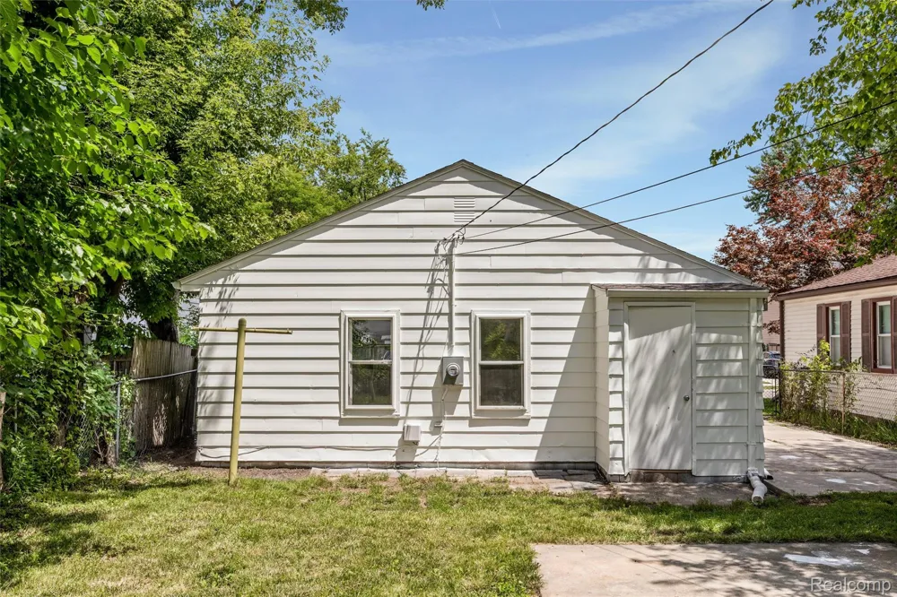 2147 E Almont Street Ferndale City, MI 48220