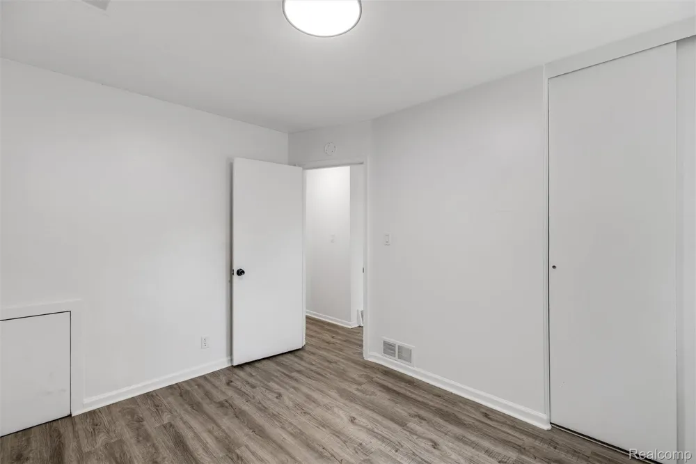 2147 E Almont Street Ferndale City, MI 48220
