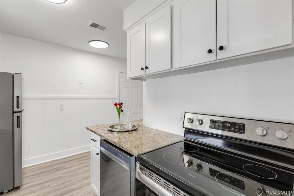 2147 E Almont Street Ferndale City, MI 48220