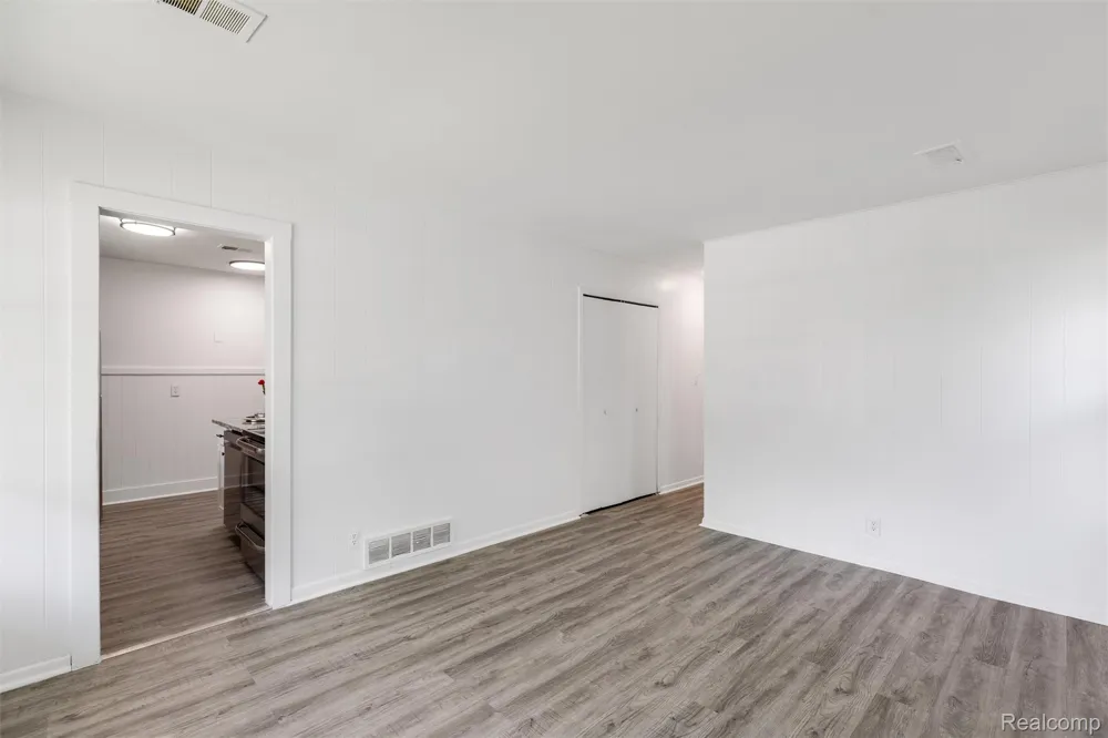 2147 E Almont Street Ferndale City, MI 48220