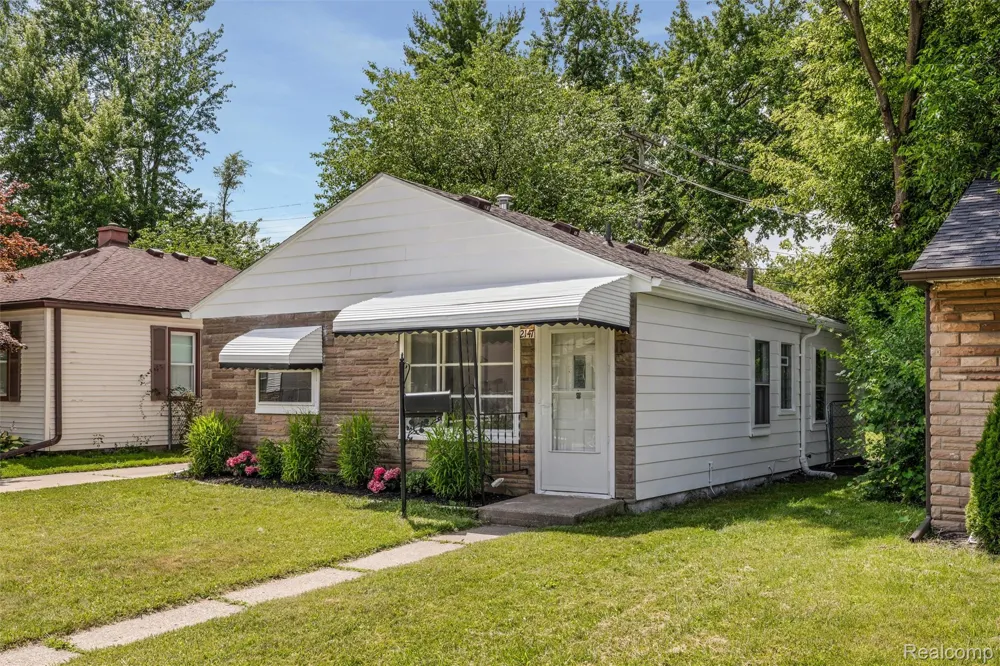 2147 E Almont Street Ferndale City, MI 48220