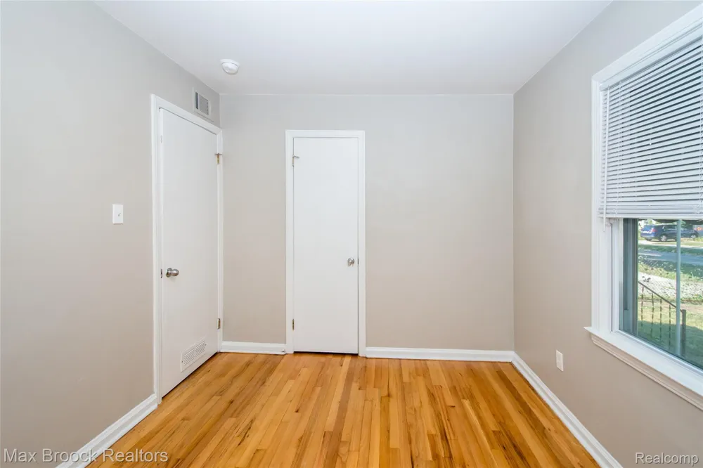 23100 Hoover Avenue Hazel Park City, MI 48030