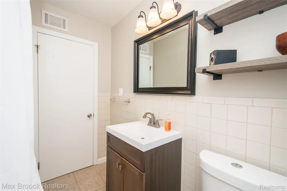 23100 Hoover Avenue Hazel Park City, MI 48030