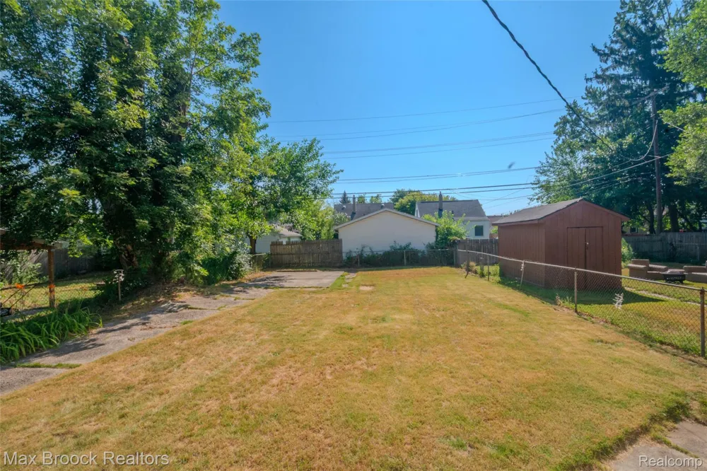 23100 Hoover Avenue Hazel Park City, MI 48030