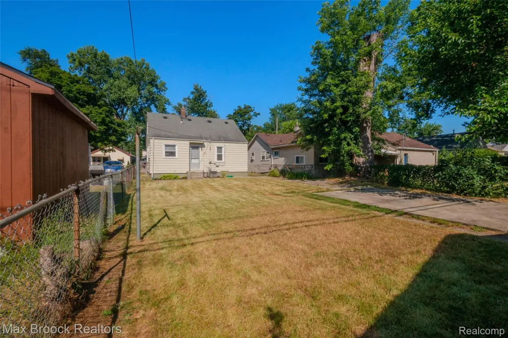 23100 Hoover Avenue Hazel Park City, MI 48030