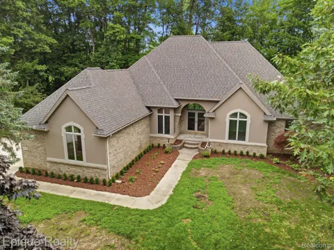 3040 Oak Moss Court