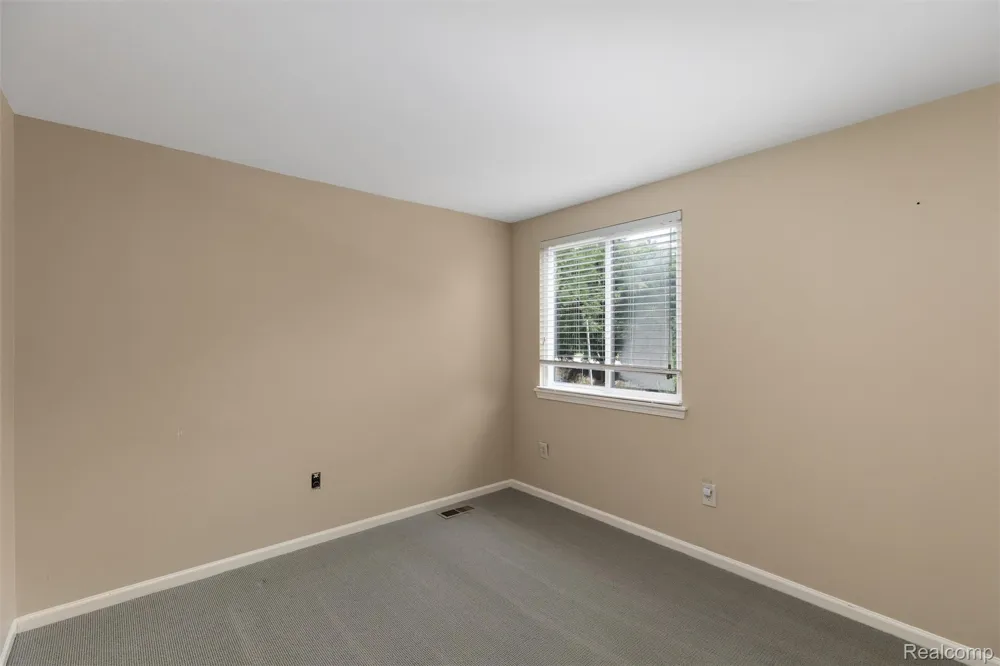 2937 Waterloo Drive Troy City, MI 48084