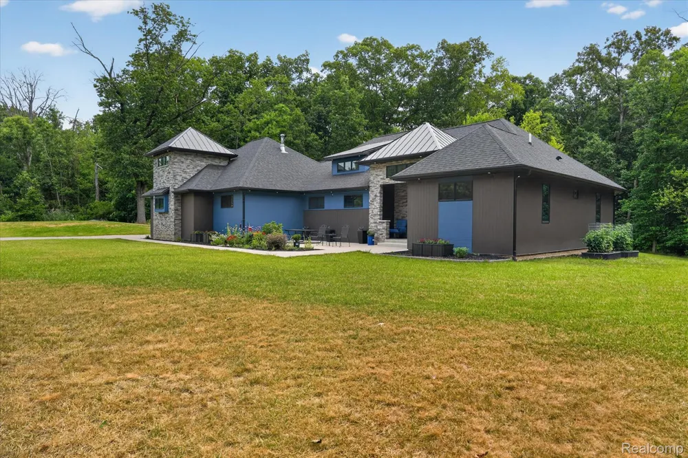 16511 Shadow Lane Fenton Charter Township, MI 48451